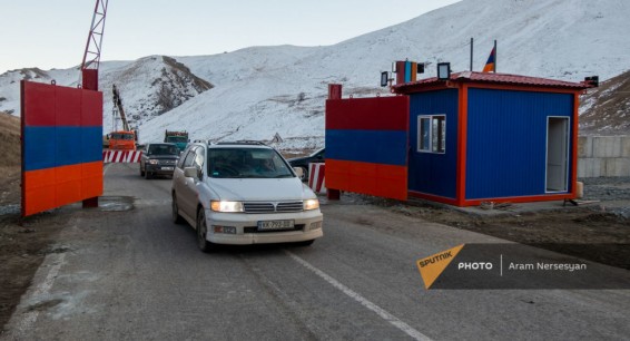 Азербайджанцы сломали ворота из Карвачарского района в Армению - депутат