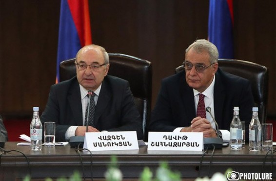 Պատերազմի ընթացքում Վ. Մանուկյանը և Դ. Շահնազարյանը հանդես եկան փրկօղակ լուծման առաջարկով, և եթե հասարակությունն այլ կերպ արձագանքեր, չի բացառվում՝ պատերազմը այլ ելք ունենար. «Այլընտրանքային նախագծեր»