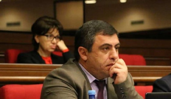Մանդատից հրաժարված պատգամավոր Արամ Խաչատրյանն աշխատանքը կշարունակի գործադիրում