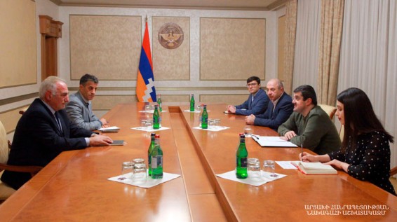 Արայիկ Հարությունյանն ընդունել է Ֆրանսիացի բժիշկներ Գևորգ Կեպենեկյանին և Խելիլ Էտուին