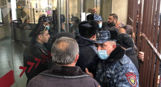 Министр и начальник Генштаба согласились встретиться с родственниками пропавших без вести