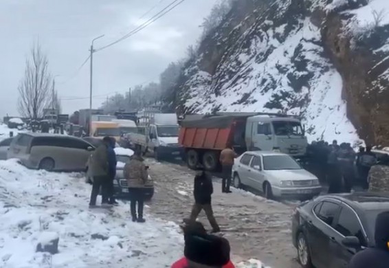 Жители Сюника требуют решить вопрос границ