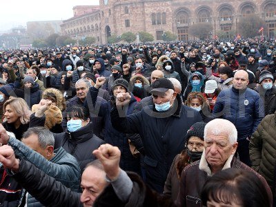 Российские СМИ о митингах оппозиции и событиях в столице Армении