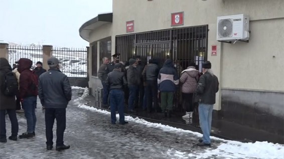Граждане требуют объяснить, почему границы проводятся по самой неблагоприятной для Армении карте