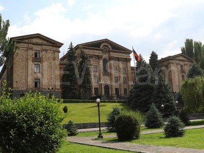 ՀՀ ԱԺ-ն հաստատել է Կարեն Առուստամյանի թեկնածությունը Հաշվեքննիչ պալատի անդամի թափուր պաշտոնի համար