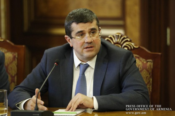 Երկրում հավակնոտ գործողություններ կատարելու փոխարեն, Արայիկ Հարությունյանը ձեռնամուխ է եղել իր տխրահռչակ «արտոնյալ վերնախավի» խնդիրների լուծմանը․ Արցախում պահանջում են նախագահի հրաժարականը