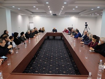 Վազգեն Մանուկյանն այսօր հանդիպել է մշակույթի և արվեստի գործիչների հետ