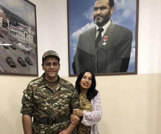 «Երբ Եռաբլուրում երգում էր Դավիթ Ամալյանը, քիչ այն կողմ հանգչող Վարդանը լսում էր հոր հոգու ցավը»