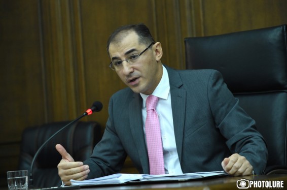 2020-ին կարող էինք ավելի մեղմ անկում ունենալ, եթե կառավարության բոլոր գործողությունները խելամիտ լինեին, իսկ տնտեսության վրա պատերազմի ազդեցության «պիկը» կլինի 2021-ին. Վարդան Արամյան