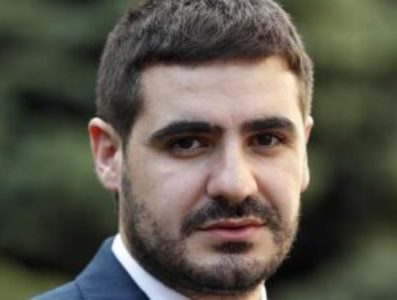 Սյունեցիները քաշել են Եղոյանի օձիքից, պատռել այն և ստիպել հեռանալ. Irakanum.am