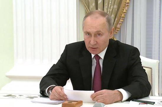 Путин предложил Пашиняну и Алиеву уточнить статус миротворческого контингента в Карабахе