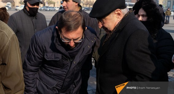 Арман Татоян обрушился с критикой на Вазгена Манукяна из-за слова 