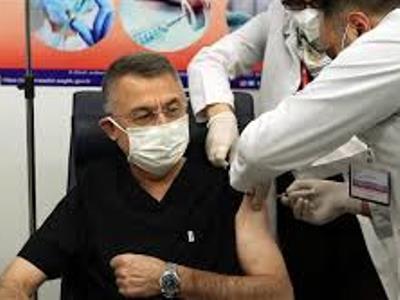 Թուրքիայի փոխնախագահը պատվաստվել է կորոնավիրուսի դեմ