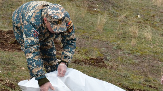 Госслужба по ЧС Арцаха: Установлена личность 1 из 3 военных, тела которых обнаружили накануне