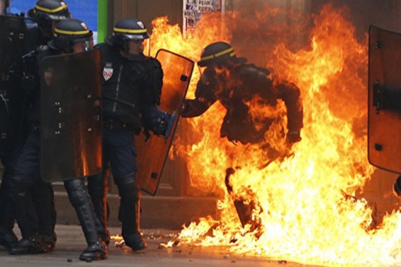 Փարիզում աշխատանքային օրենսդրության բարեփոխումների հակառակորդների և ոստիկանների միջև ընդհարումների ժամանակ վիրավորվել է վեց մարդ