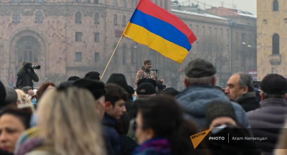 В Армении задержаны 5 граждан по подозрению в попытке захвата здания правительства
