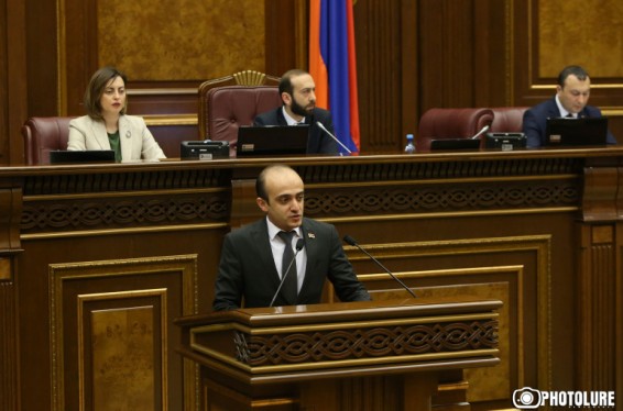 Այսօր 16 հարց է ընդգրկված օրակարգում, ուզում եմ գտնել մեկ հարց, որը ադեկվատ է մեր առաջ կանգնած մարտահրավերներին, բայց չկա. Տարոն Սիմոնյանը՝ Արարատ Միրզոյանին