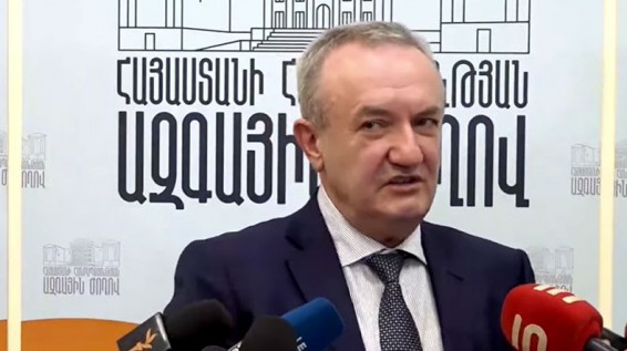 «Թող գնան իրավական ճանապարհով». ԿԳՄՍ նախարարը՝ Աբովյանի դպրոցի մասին