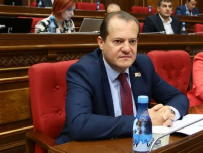 Պարոն վարչապետ, ինչո՞ւ է մինչեւ հիմա պահպանվում ռազմական դրությունը, երբ է այն վերացվելու. Արկադի Խաչատրյան