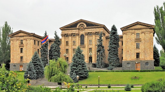 ԱԺ ծախսերը. 4500 հատ զուգարանի թուղթ, 700 հատ բացիկ, 900 հատ օրացույց, 330 հազար հատ մեկանգամյա օգտագործման բաժակ...