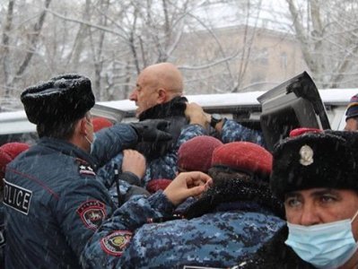 Стражи порядка подвергли приводу полковника Полиции Роберта Мелконяна