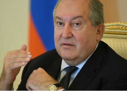 Президент Армении собирается встретиться с главой Генштаба