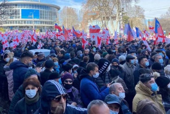 Центральный проспект Тбилиси перекрыт: оппозиция начала свое шествие