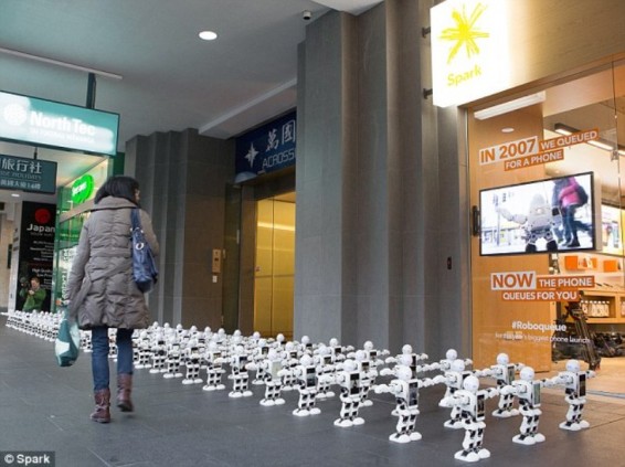 Նոր Զելանդիայում փոքր ռոբոտները մարդկանց փոխարեն iPhone 7-ի համար հերթ են կանգնել