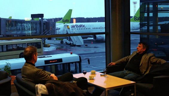 В Риге совершил аварийную посадку самолет AirBaltic, аэропорт закрыли