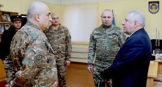 Визит в воинскую часть спецназа: министр обороны Армении посовещался с замглавы ГШ ВС