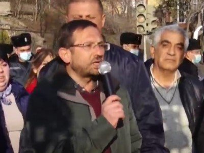 Ով միանում է «առանց Նիկոլ Հայաստան» կոչին, թող իրենց պատշգամբներից կախեն եռագույններ. Գեղամ Մանուկյան