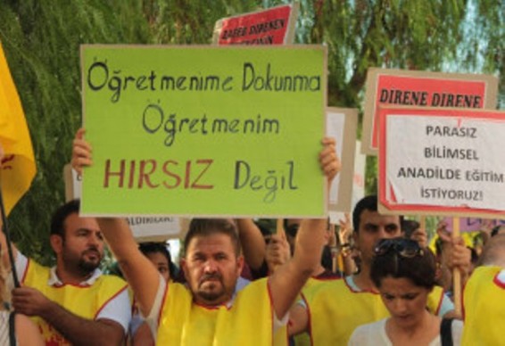 Թուրքիայում աշխատանքից ազատված հազարավոր ուսուցիչներ բողոքի ակցիա են կազմակերպել իշխանությունների դեմ
