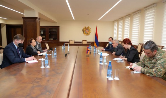 Պաշտպանության նախարարն ընդունել է Ֆինլանդիայի դեսպանին