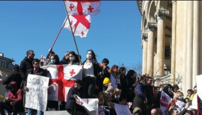 В Кутаиси прошла многотысячная акция против строительства Намахвани ГЭС