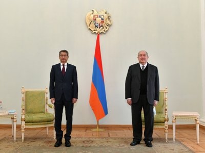 Արմեն Սարգսյանին հավատարմագրերն է հանձնել Հայաստանում Ղազախստանի նորանշանակ դեսպանը
