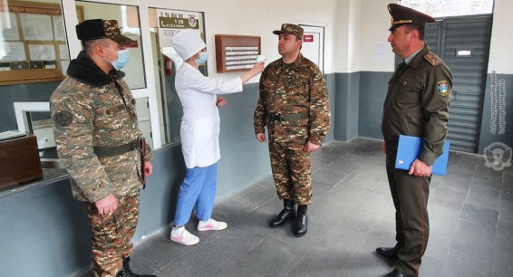 В Армении солдатам-срочникам запретили свидания с родными и отпуска: МО пояснило причину