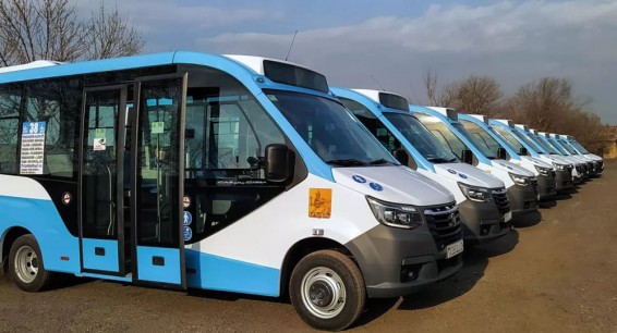 Предназначенные для Еревана компактные автобусы застряли на КПП 
