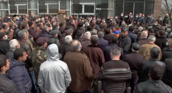 Кто бы ни пришел к власти, разорвать заявление по Карабаху сейчас невозможно – премьер