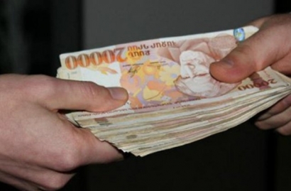 Լրագրող ներկայացած անձը զինվորին օգնելու պատրվակով մի քանի քաղաքացիներից հափշտակել է խոշոր գումարներ. ոստիկանությունը փնտրում է ստահակին