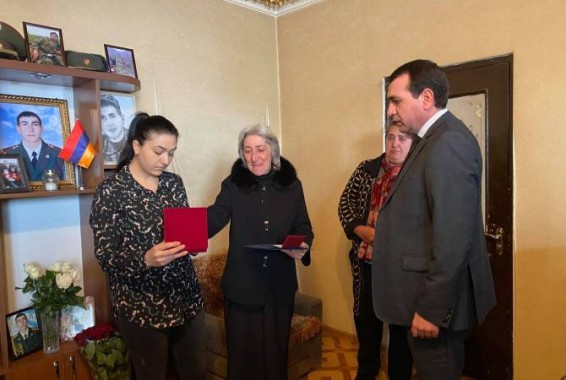Подполковник Манвел Карапетян посмертно награжден орденом “Боевой крест” III степени