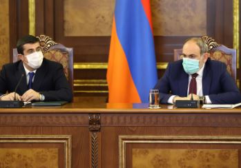 Пашинян предлагает обсудить дальнейшее развитие Арцаха