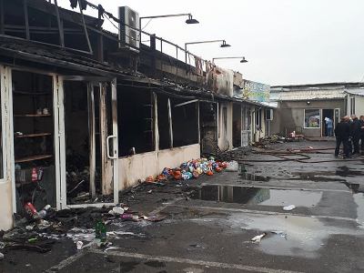 На месте пожара в ТЦ «Сурмалу» работает следственная группа