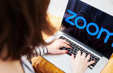 Песков оценил ситуацию с продажей доступа к Zoom госучреждениям России