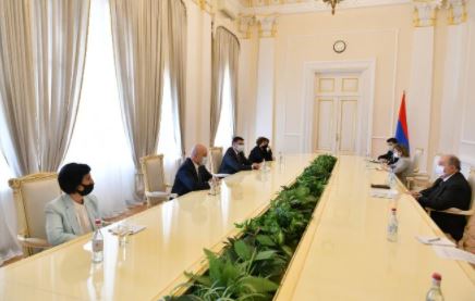 Главы журналистских организаций Армении высказали президенту обеспокоенность по поводу повышения штрафов за оскорбления и клевету