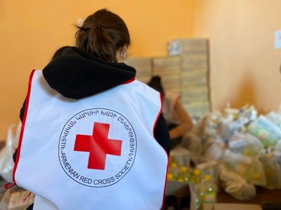 Հայկական Կարմիր խաչի ընկերությունը Արցախից ՀՀ տեղափոխված 12 544 անձի համար հյուրընկալող ընտանիքներին գումար կտրամադրի