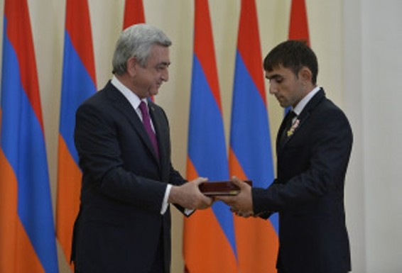 Զոհված ընկերներիս մասին եմ մտածել.Մարտակերտում կռված զինվորը արիության մեդալ ստանալու մասին