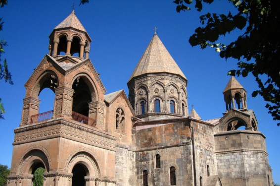 Այսօր՝ ժամը 23:00-ին, կհնչեն Հայոց Եկեղեցու բոլոր տաճարների զանգերը՝ ի հիշատակ Հայոց Ցեղասպանության սուրբ նահատակների