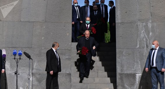 Премьер-министр и президент Армении посетили Цицернакаберд