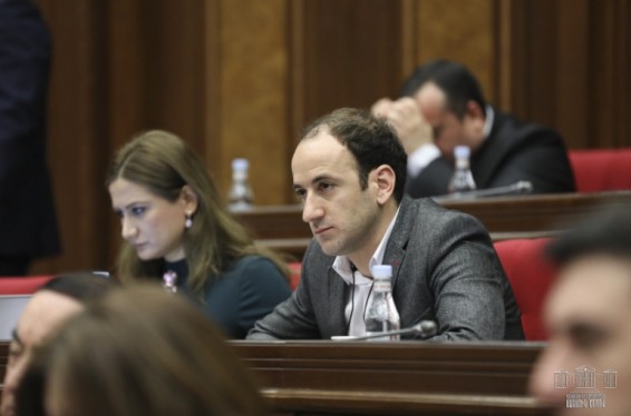Մի հատ Ձեր կենսագրությունը նայեք, որ Շրջակա միջավայրի նախարարությունում պարգևավճարներ էիք ստանում և լուռ աշխատում էիք, այդ ժամանակ սև ու սպիտակի բաժանում չկա՞ր. Սիսակ Գաբրիելյանը՝ Աննա Գրիգորյանին