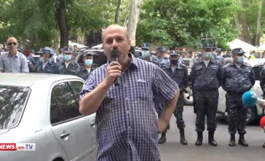 У здания Генпрокуратуры Армении проходит акция протеста